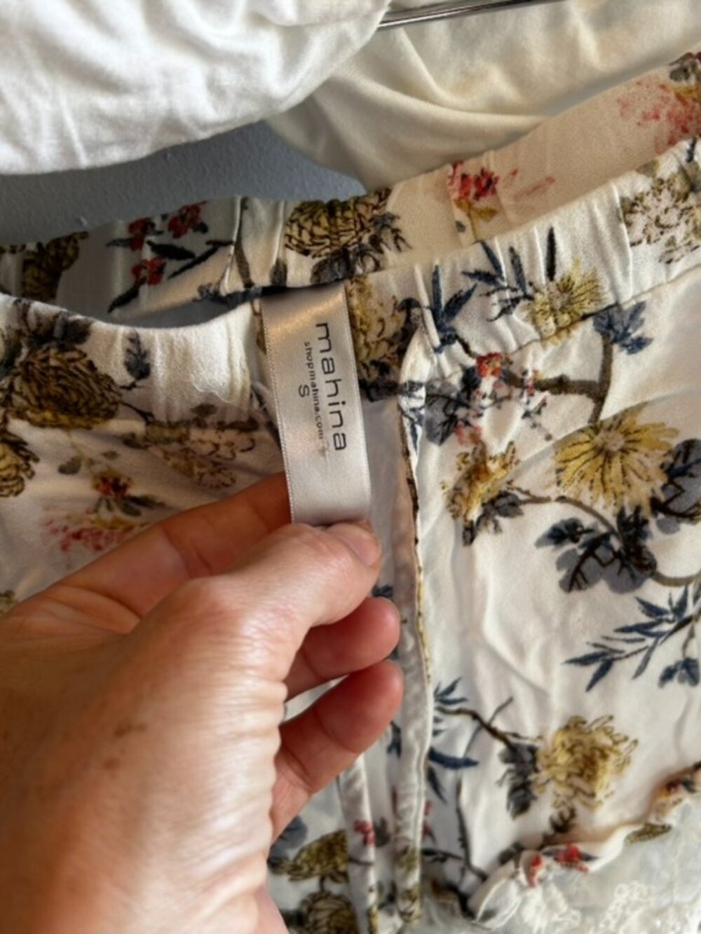 SET Mahina Shorts & Top - Picture 3 of 5